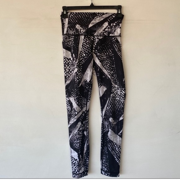 LULULEMON/High Times Static Mist White/Black Leggings/4 - Picture 7 of 12